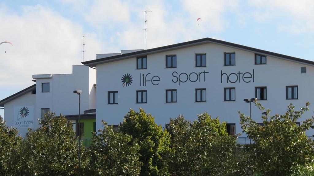 Mentana Life Sport Hotel מראה חיצוני תמונה